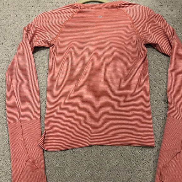Lululemon swiftly tech long sleeve - Picture 2 of 3